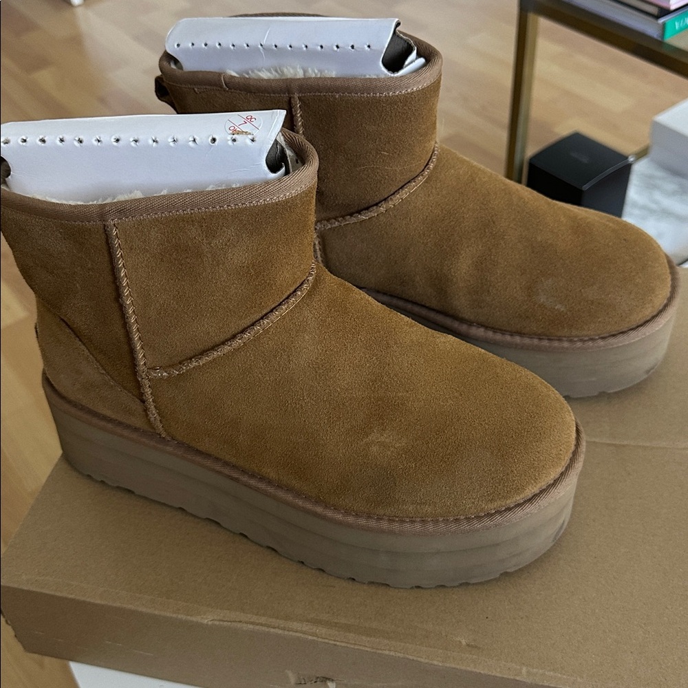 UGG Classic Mini Platform in Chestnut